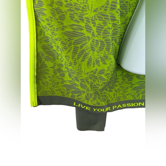 💚 EUC Fabletics Nanette Neon Green & Gray Floral Full-Zip Jacket | Women’s Small - Picture 7 of 13